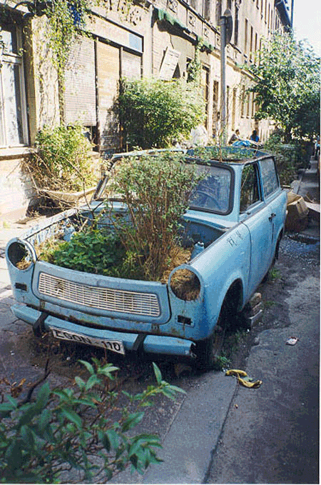 http://taononstop.free.fr/www/taononstop.com/files/photo/color/trabant.gif